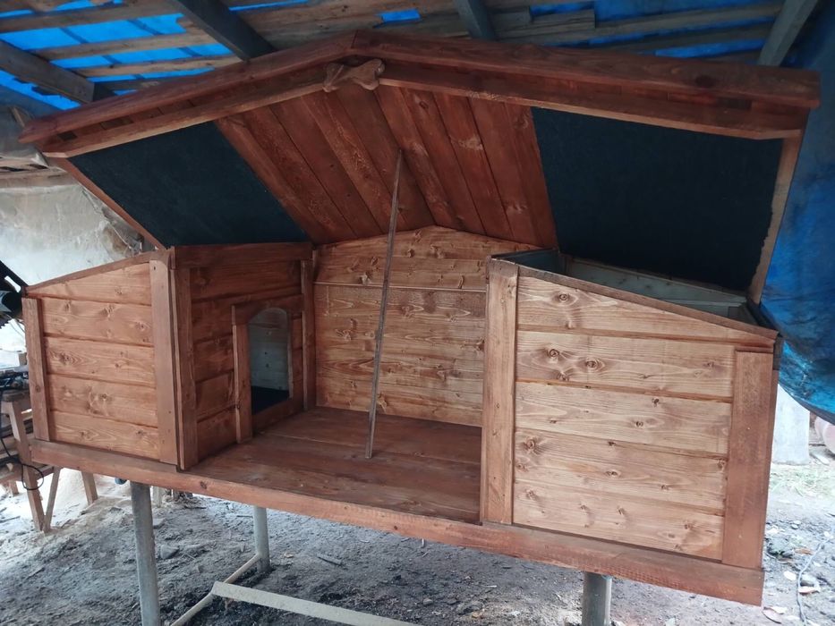 Будки для собак та котів