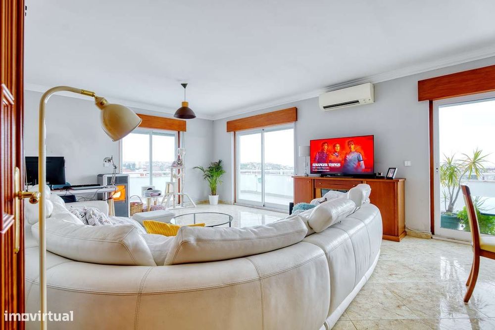 Penthouse T2 com varanda e garagem