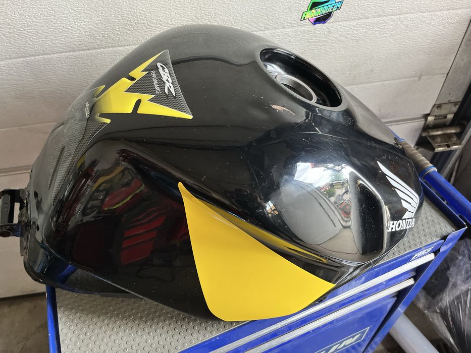 Zbiornik paliwa bak HONDA CBR 954 rr SC50