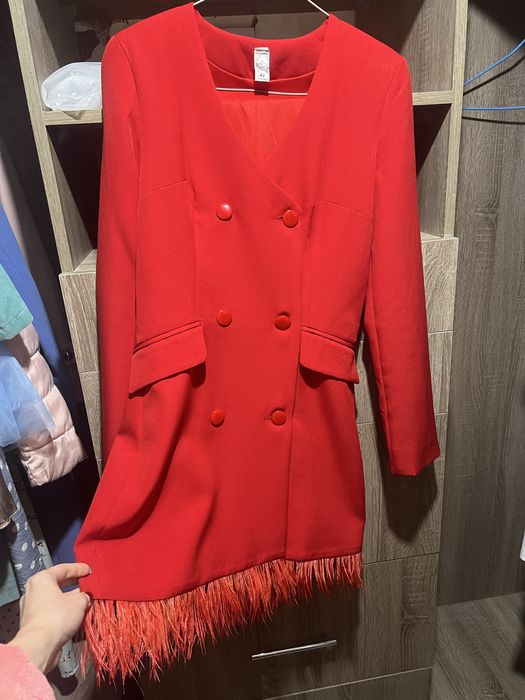 Червона сукня з пірям натуральним піджак жакет новорічна святкова