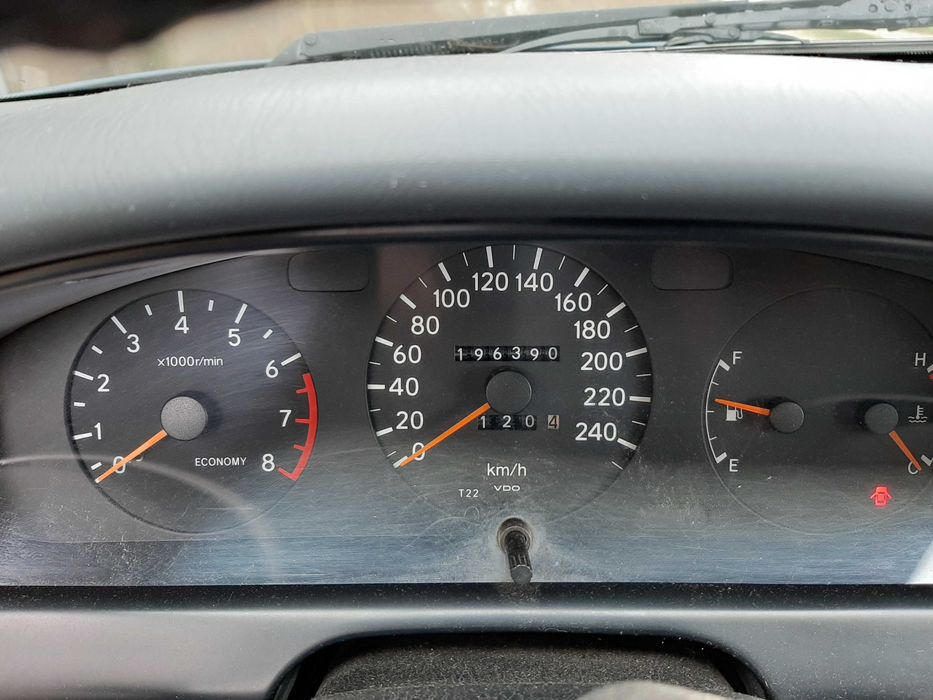 vendo toyota carinaE em bom estado