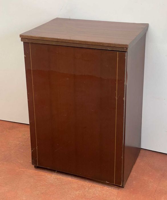 Maquina de costura antiga singer em movel