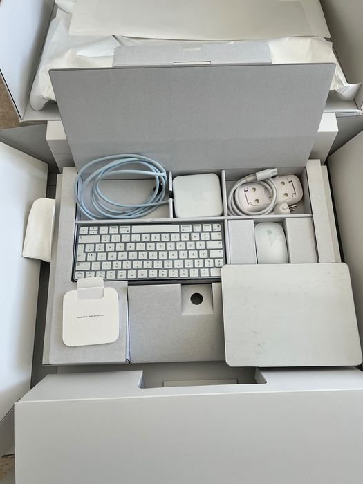 iMac 24” M1 – 8-core CPU / 8-core GPU – 8GB RAM / 256GB SSD