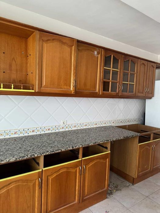 Cozinha completa para venda com frigorífico incluído