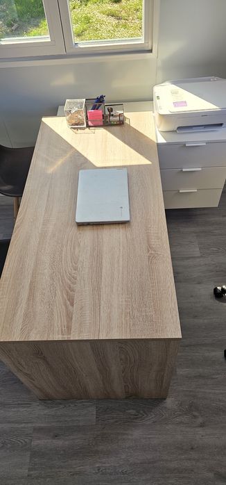 Secretária e duas cadeiras