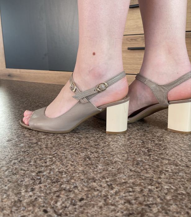 Туфлі на каблуку