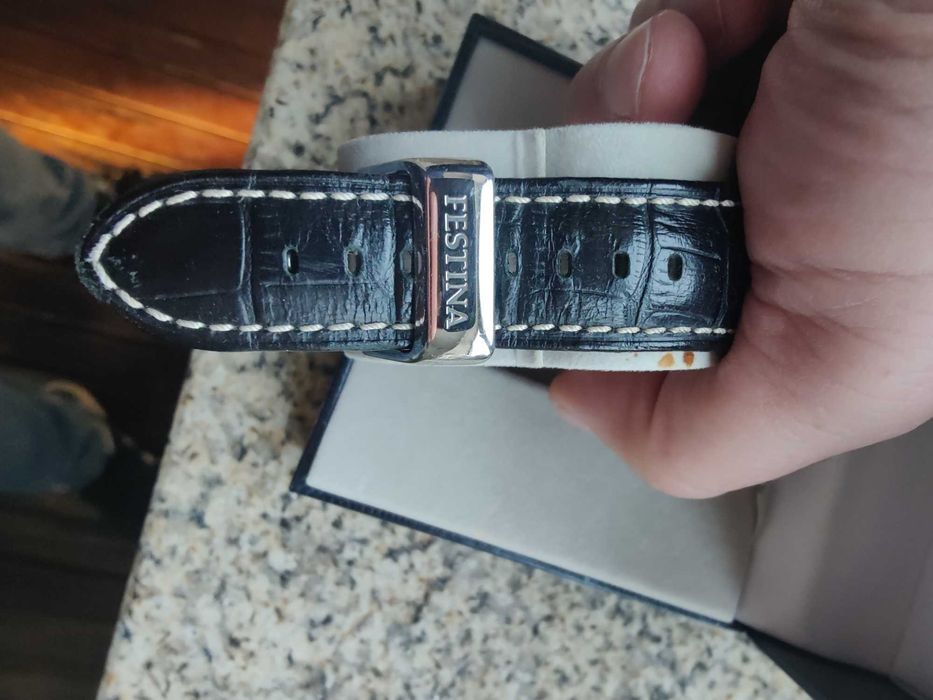 Relógio Festina com caixa e documentos