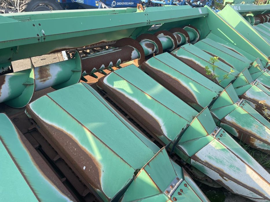 Кукурузозбиральна машина КМС-8