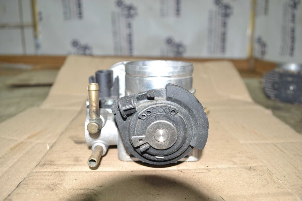 Дросельна заслонка Volkswagen Golf 4 Polo 3 Skoda Octavia 1.6 B