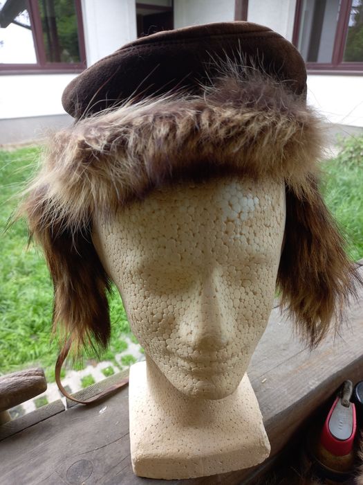 Czapka z lisa z daszkiem