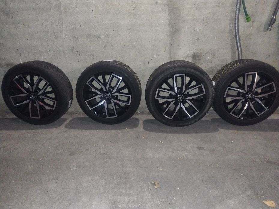 Koła toyota Alufelgi  17x77/2j ET49 opony zimowe 225/45 r17