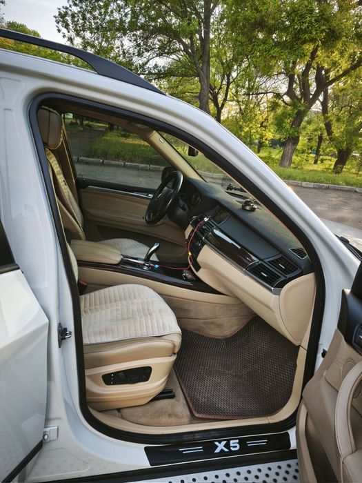 Подам BMW X5 E70
