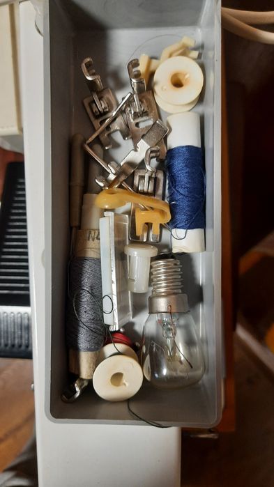 Швейна машинка Чайка 123