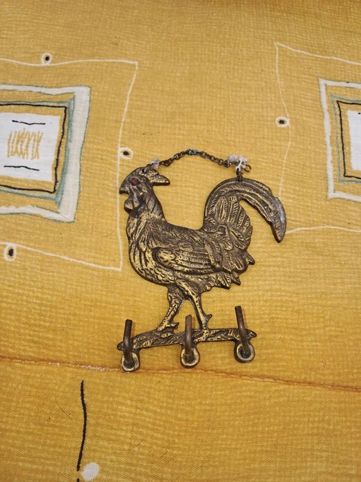 Galo bengaleiro em latão