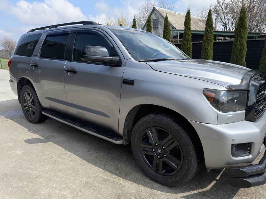 Продам Toyota Sequoia