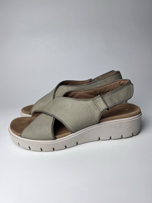 40р. Шкіряні жіночі босоніжки Clarks