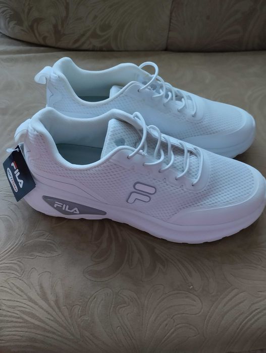 Продам нові текстильні кросівки Fila 26 см устілка