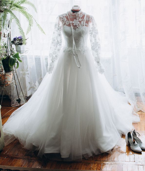 Весільна шикарна сукня