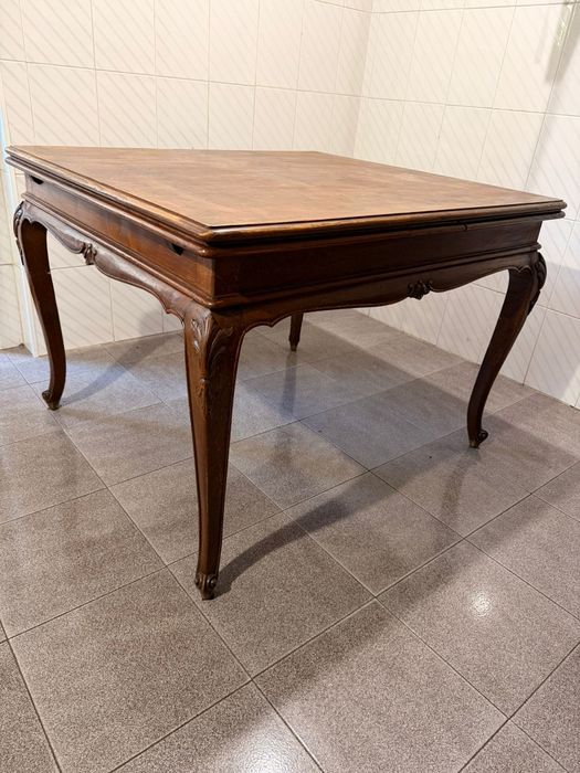 Mesa de jantar de madeira extensível