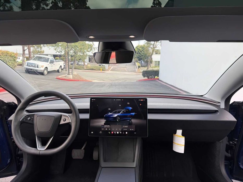 Tesla Model 3      2025