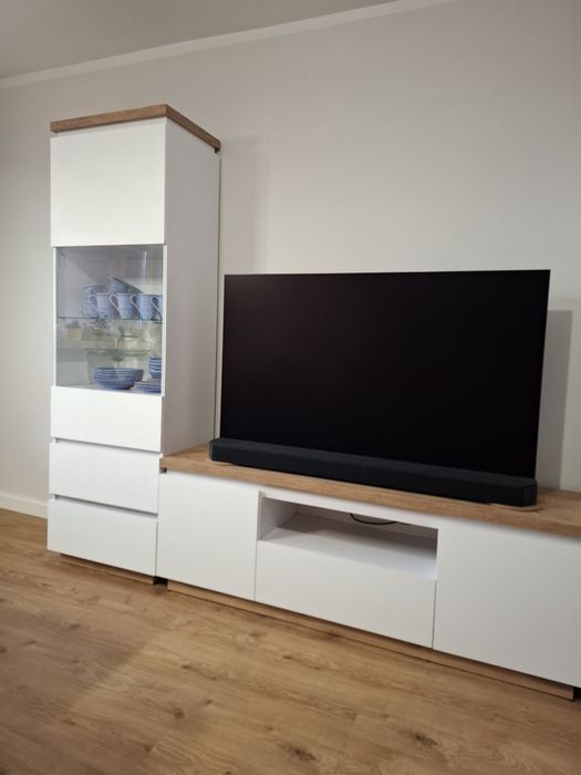 Erla witrynka , szafka wisząca, dwie półki, jak nowe, eleganckie,