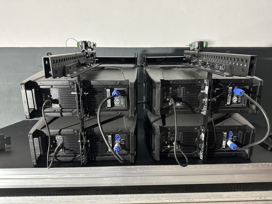 Colunas Line Array RCF HDL-6-A com Flybar