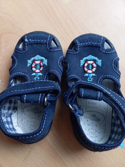 Buty markowe stan idealny dla dziecka rozmiar od 19-21