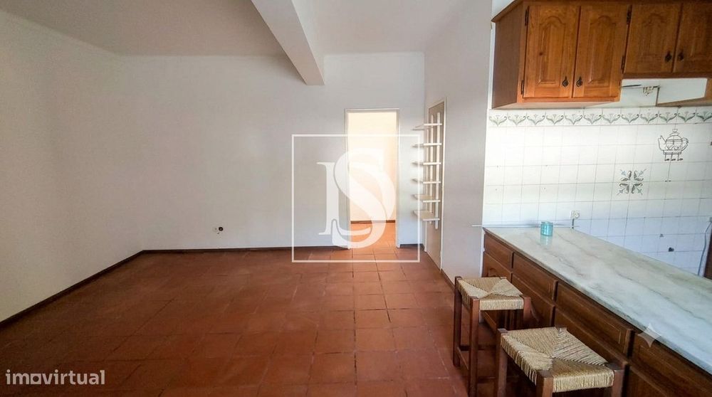 T2 Apartment on a Residential Floor for Rent – Entroncamento