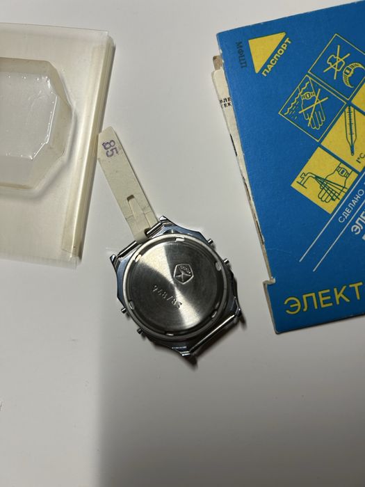 Электроника СССР — новые часы, полный комплект (коробка, паспорт)
