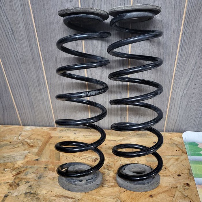 Sprężyny Zawieszenia Tył KYB RA6241 grupa VW Golf Skoda Seat