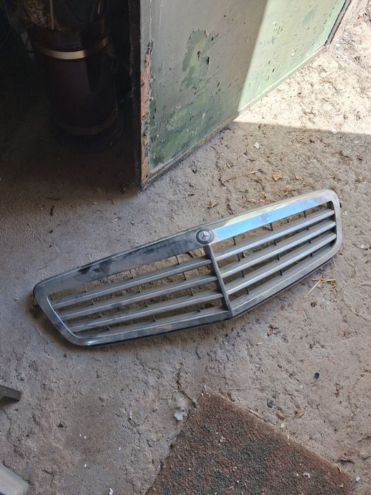 New Mercedes Grill