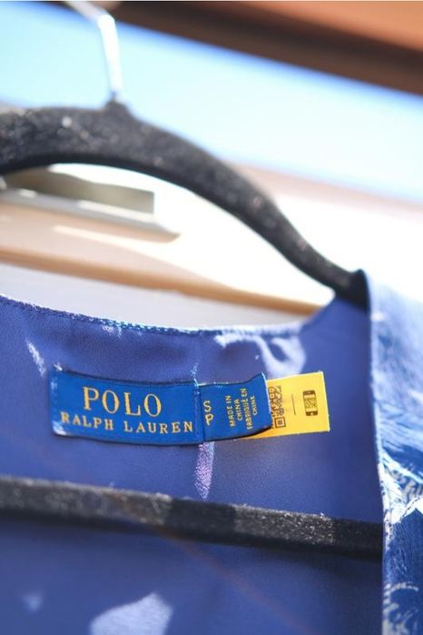 Розкішна блуза з баскою на запах від Ralph Lauren