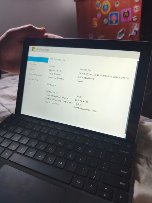 Microsoft Surface Go 10" / 4GB RAM / 64GB / Stan bdb (Klawiatura uszkodzona)