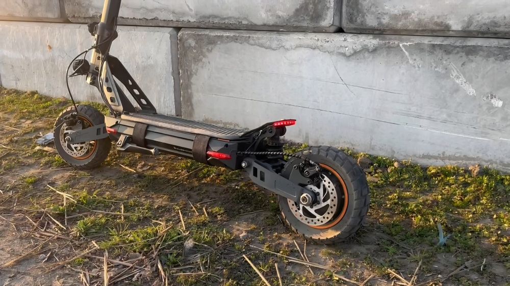 Продам електро самокат  KuKirin g2 max