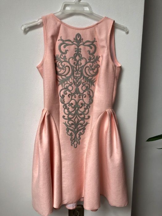 Sukienka LOU Sophia pastelowa z haftem rozmiar XS