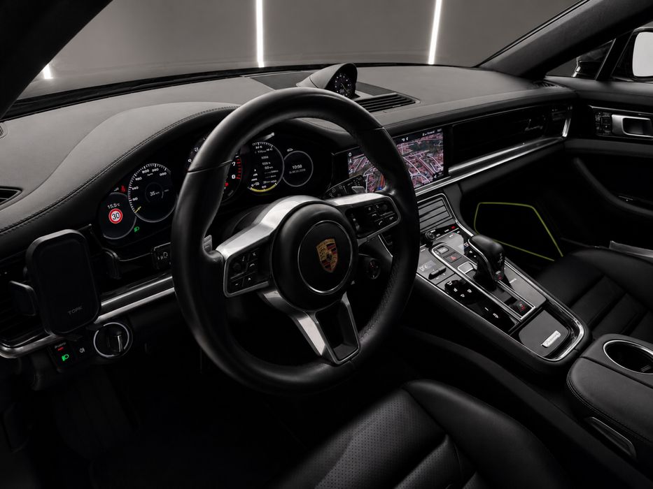 Porsche Panamera Sport Turismo E-Hybrid 10 Years Edition