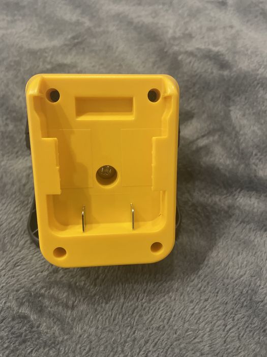 Якісна яскрава зручна лампа прожектор з ручкою на dewalt акумулятор но