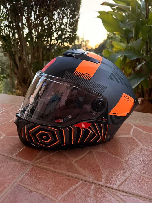 Capacete MT HELMENTS Atom 2