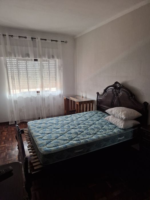 Alugo quarto no entroncamento