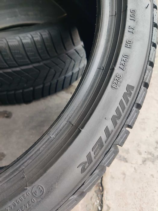 Шини зимові 2шт r21 275 35 Pirelli Sottozero³ низькопрофільні