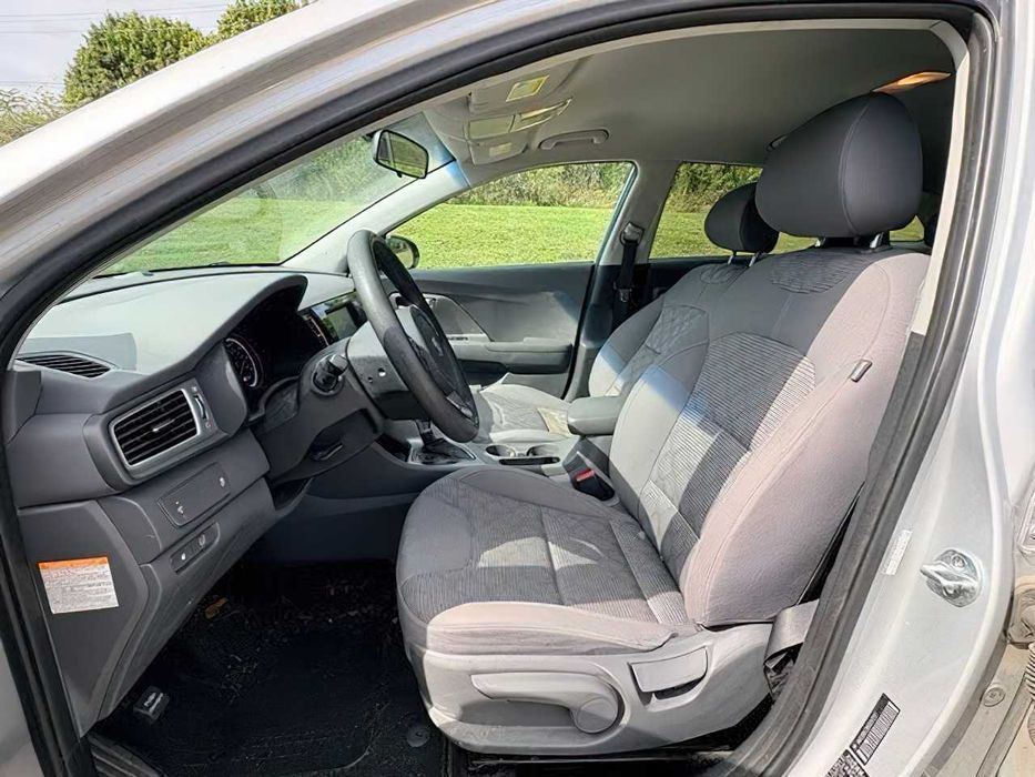 Kia Niro LX      2017