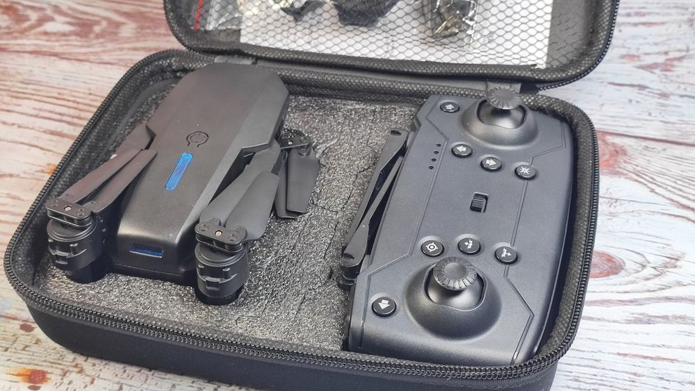 E88 PRo Drone квадрокоптер дрон WI-FI с двумя камерами E99 дрон