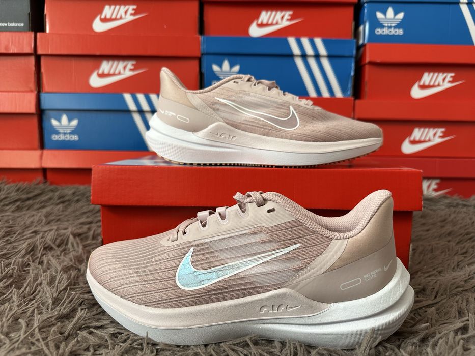 Жіночі кросівки Nike