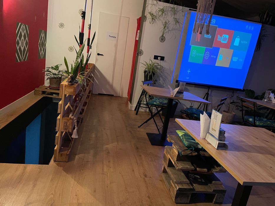 Sala w knajpie do wynajęcia na święta, imprezy, noc, doba