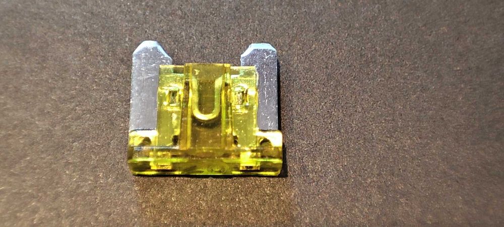 Bezpieczniki midi + rozgałęźnik prądowy samochodowy złodziejka