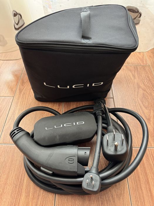 Зарядний пристрій для електромобіля Lucid (оригінал)