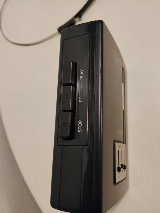Zestaw Walkman Sharp plus słuchawki sprawny