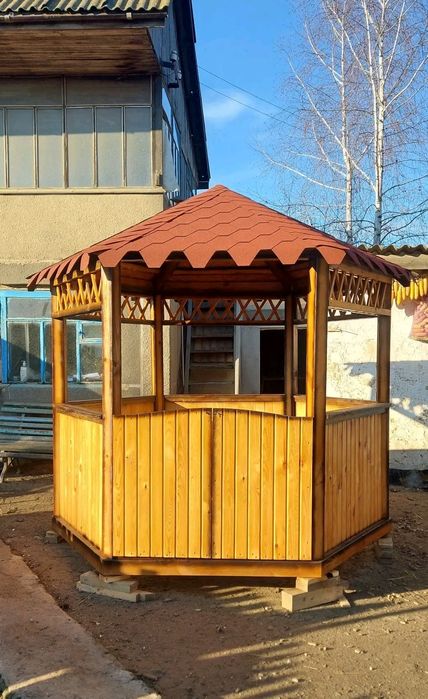 Альтанка біседка шестиграна, на 10-12 людей.