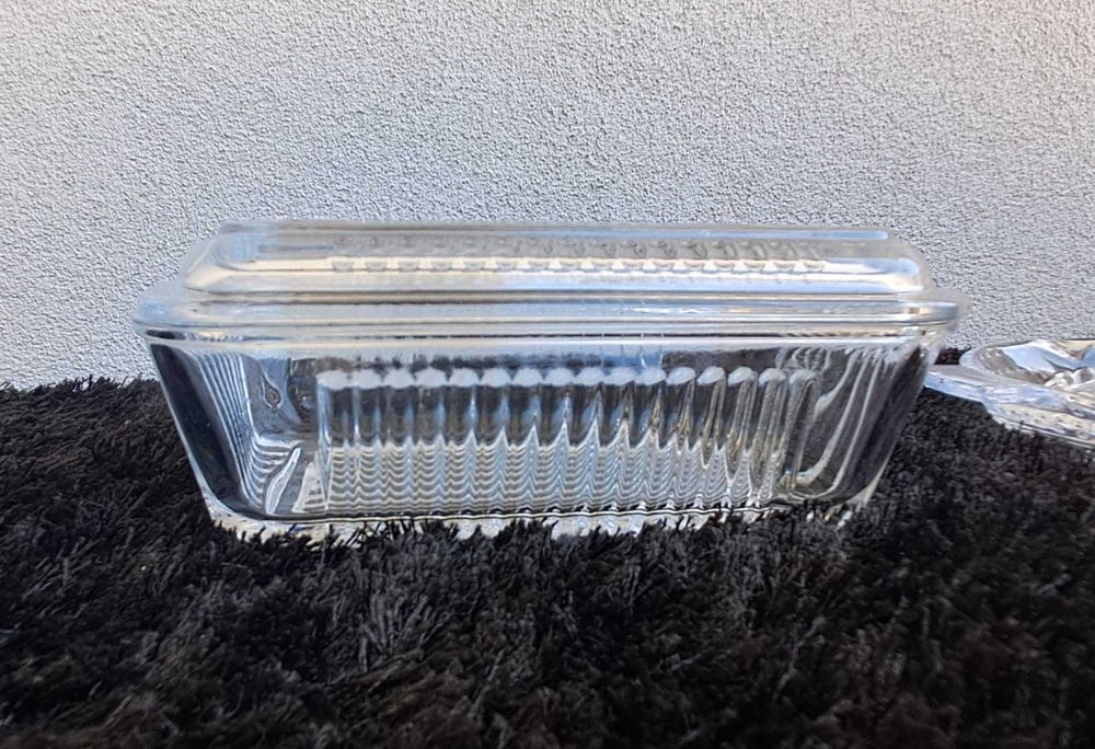 Lote utensílios de cozinha em vidro: Pyrex + espremedor citrinos + manteigueira