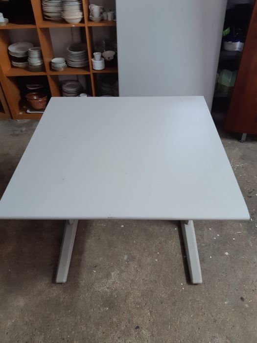 Secretárias em metal